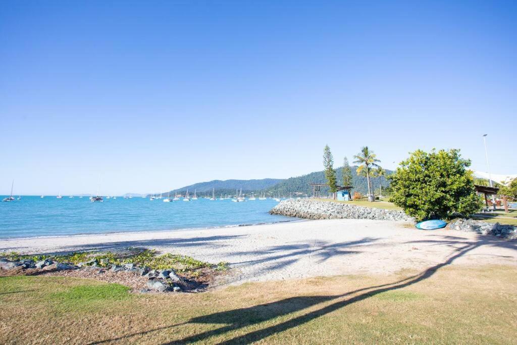 Airlie Sun & Sand Motel Accommodation #4 Airlie Beach Bagian luar foto